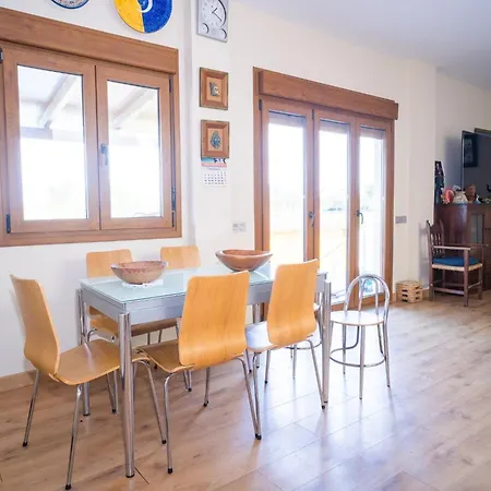 Con Piscina Privada Vistas A Campo De Golf Holiday home